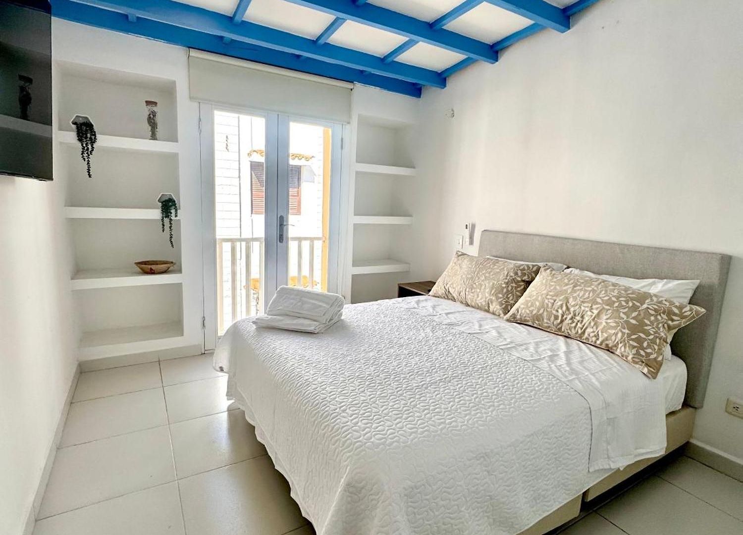 Cozy Duplex At Center