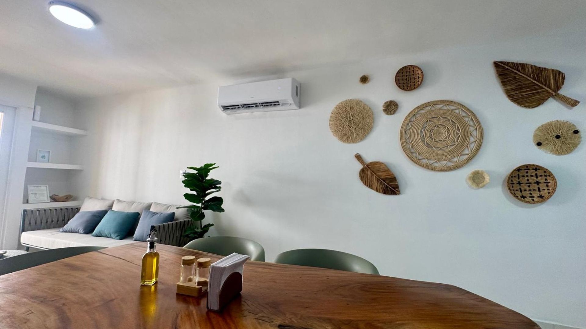 Cozy Duplex At Center *
