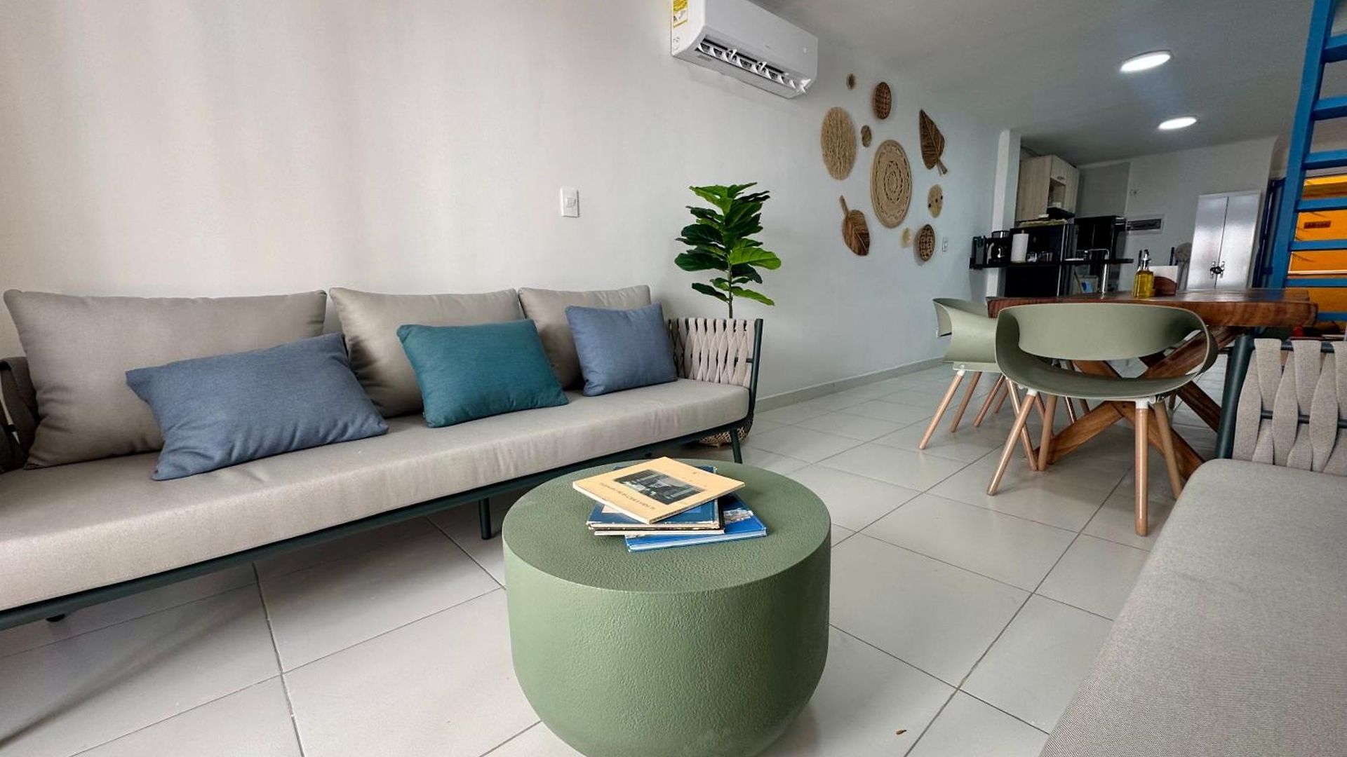 Cozy Duplex At Center