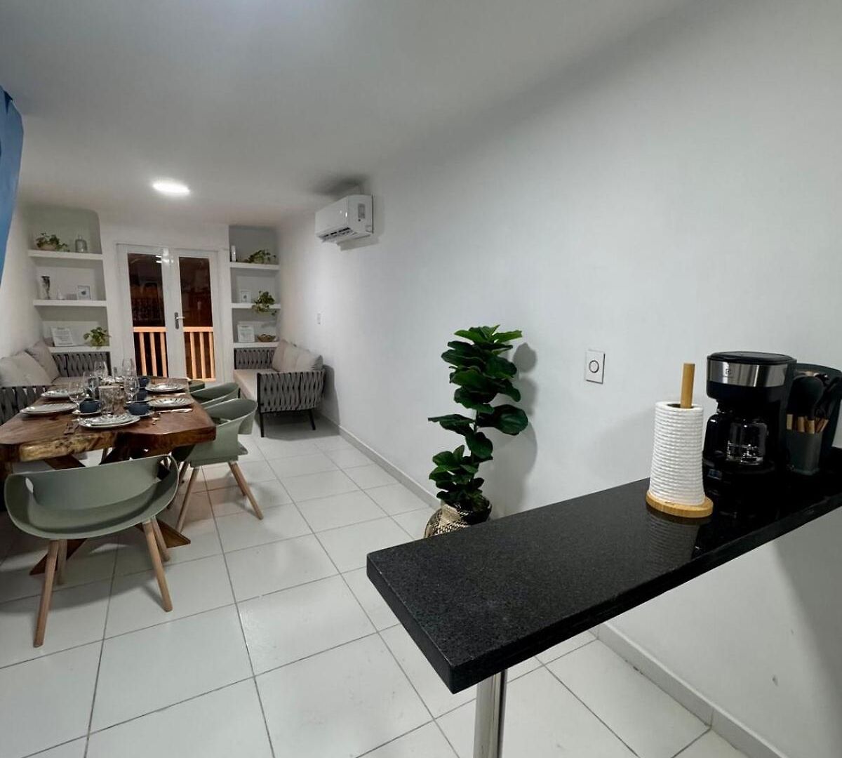 Cozy Duplex At Center *