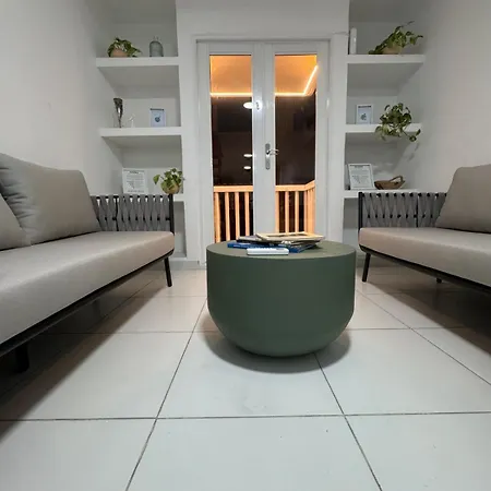 Cozy Duplex At Center Apartment *