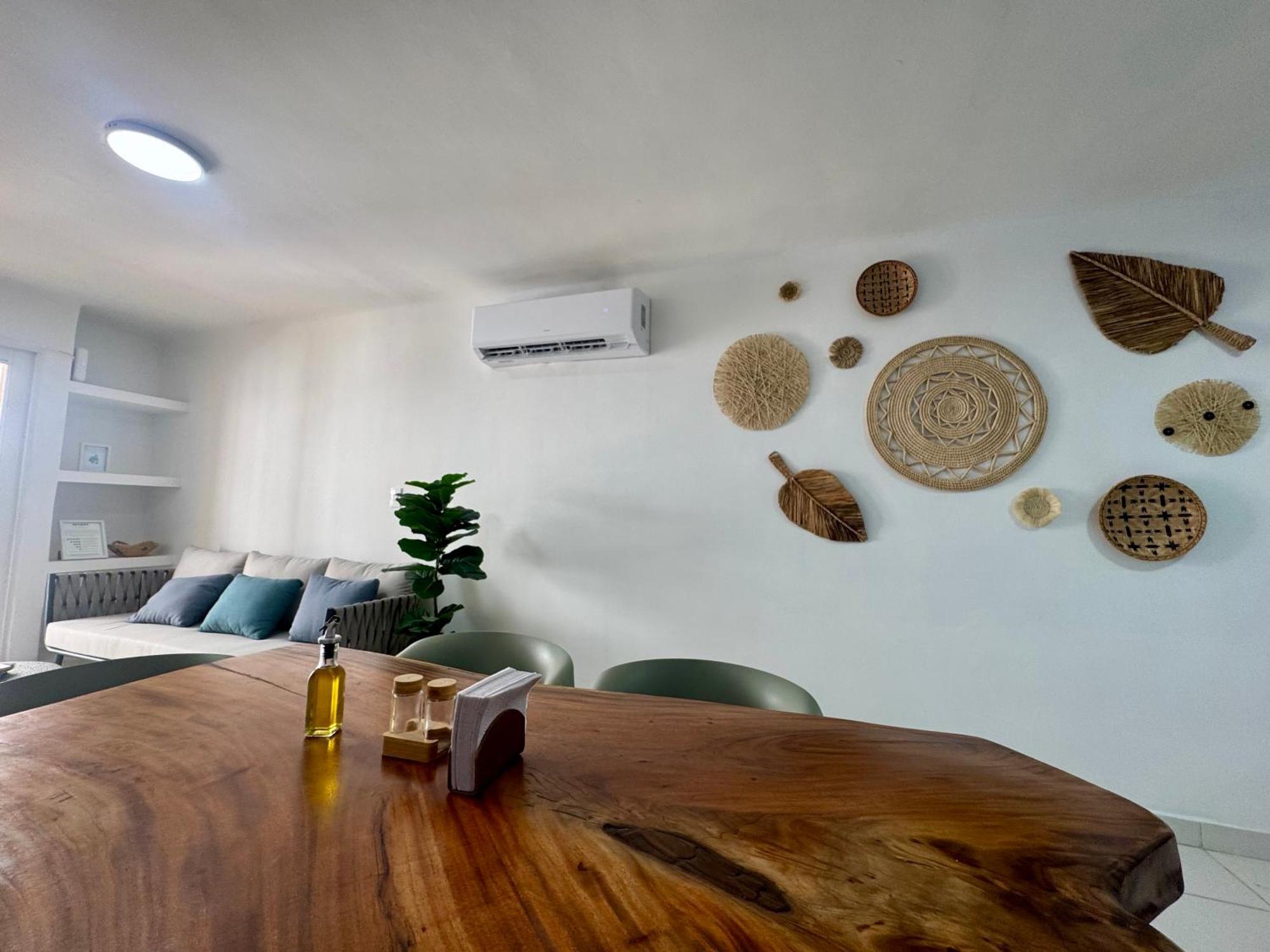 Cozy Duplex At Center *