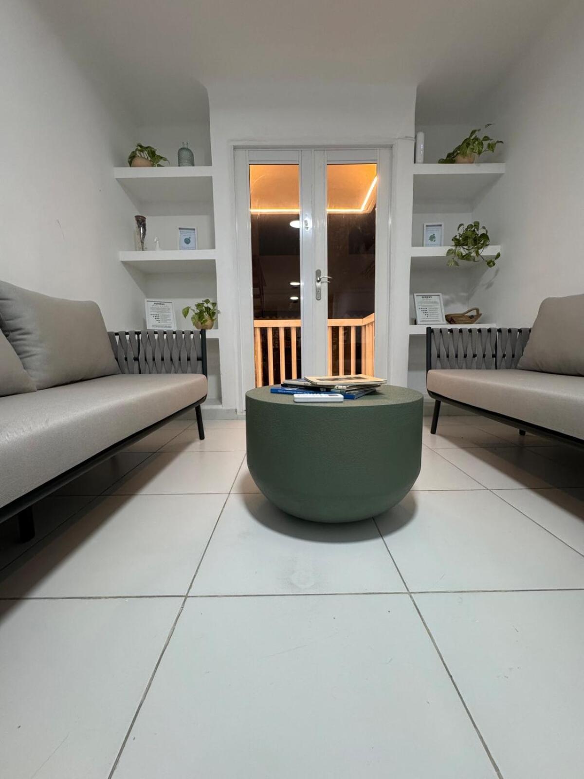 Cozy Duplex At Center Apartment *